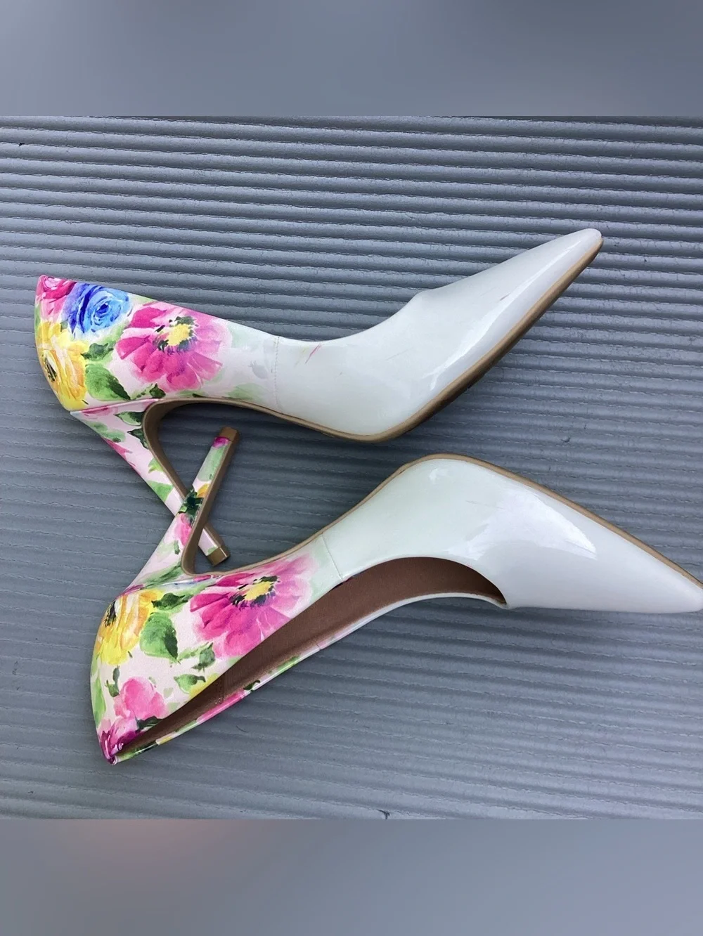 Christian Siriano White Floral Patent Pointed-Toe Pumps